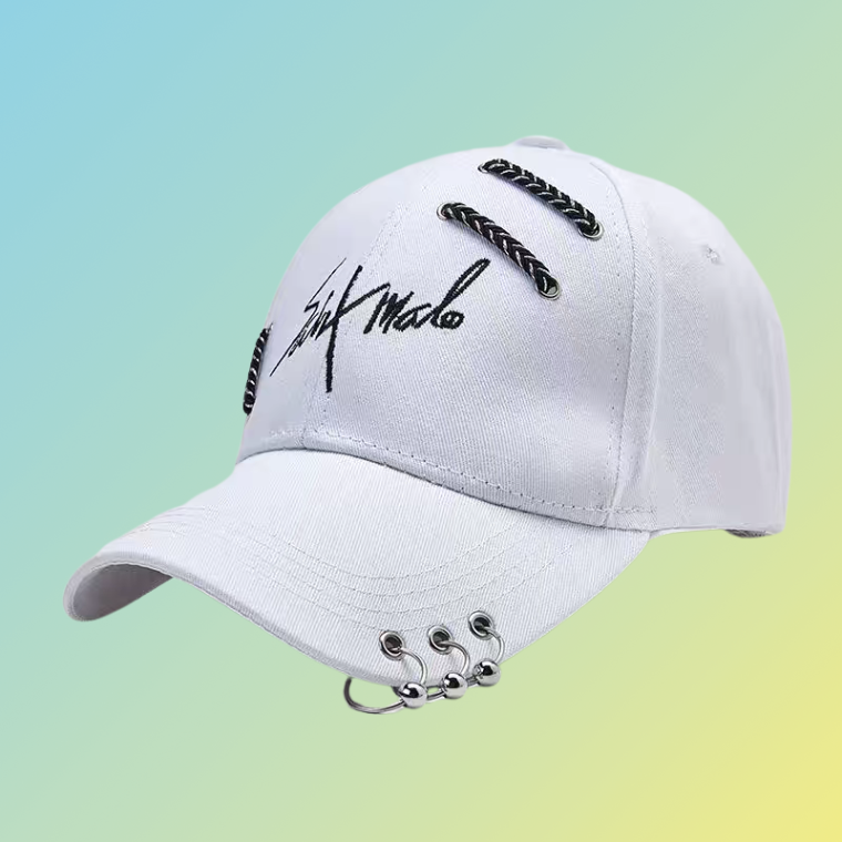 Streetstyle Cap mit Piercingringen & Kordel – Schwarz Weiß Unisex Baseball Cap Damecaps, Herrencaps